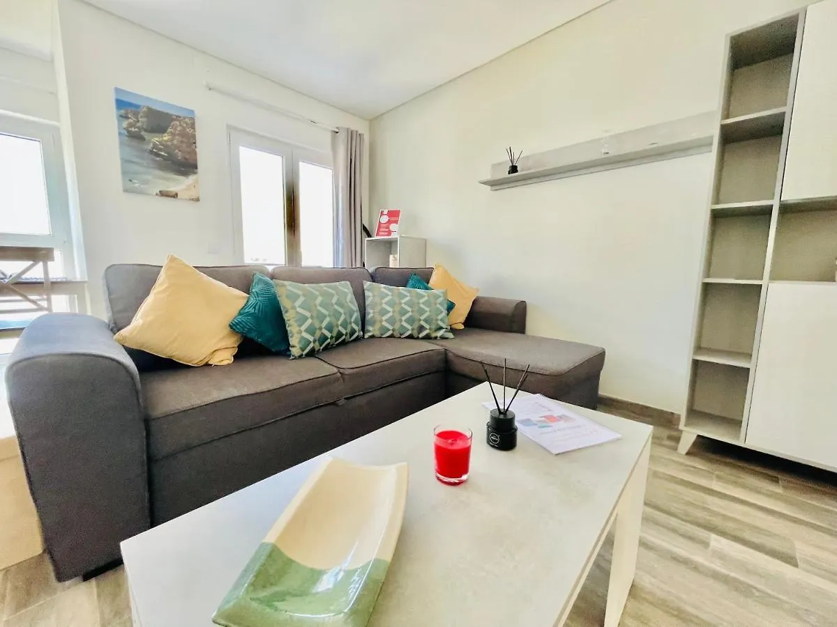 Caravela - Beach 200M - South Oriented Terrace Apartment Armacao de Pera 0*,  Portugal
